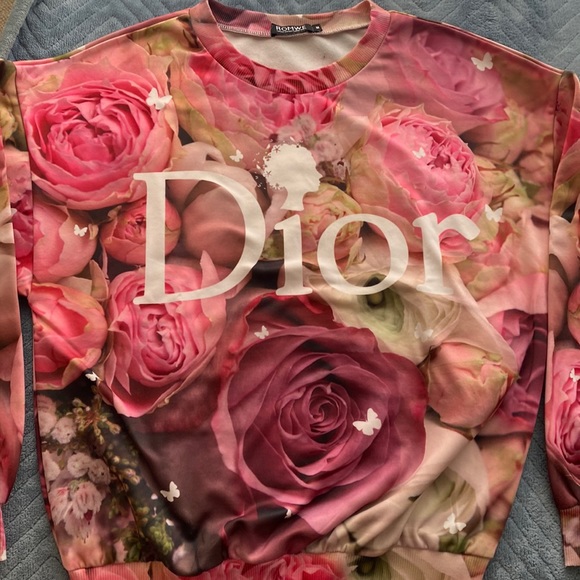 🌹 Beautiful and delicate roses  multi color long sleeve top - Picture 1 of 7